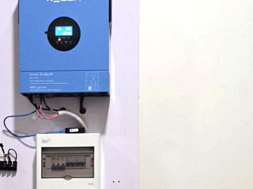 Panneaux solaires de 550W + onduleur hors réseau de 5 kW + batterie de lithium 10kwh construire un système de stockage solaire intégré domestique